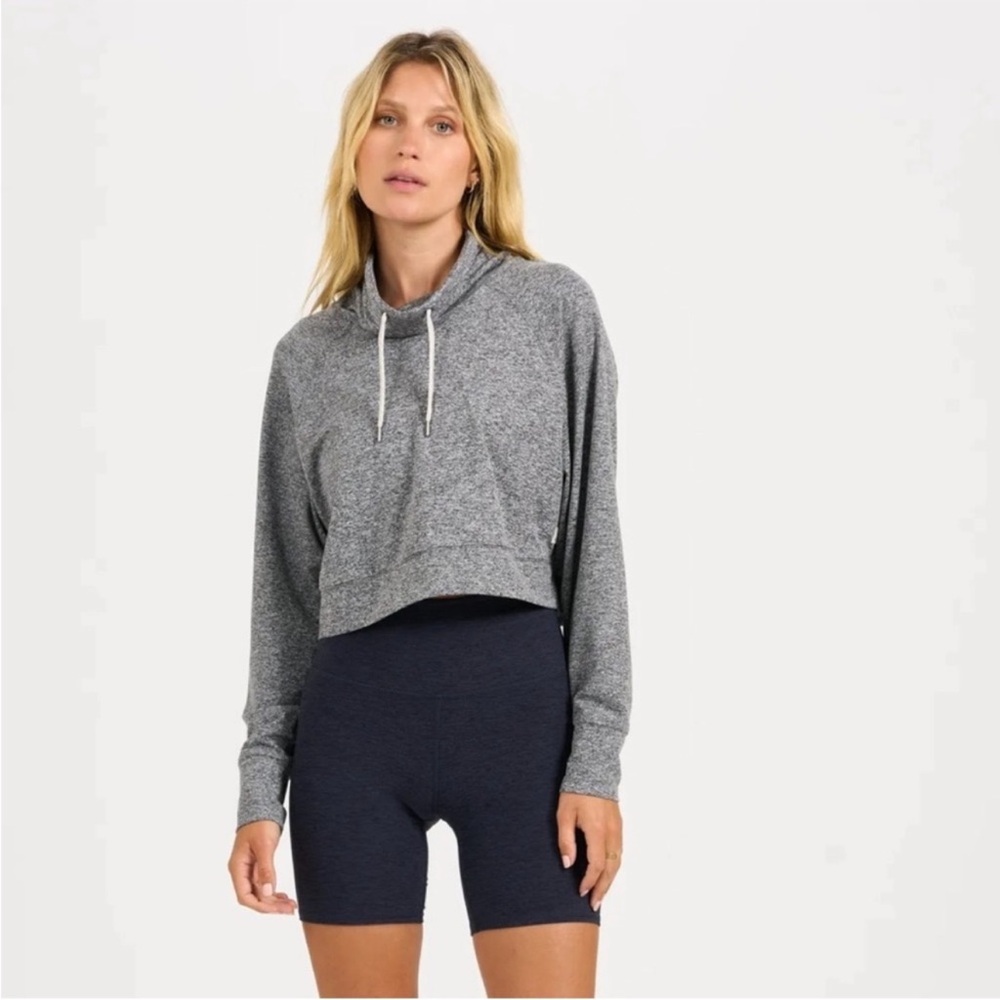 Vuori Halo Gray Cropped Funnel Neck Medium